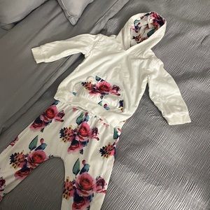 Cute hoodie and matching pants for baby girl. Size 9-12 months